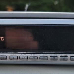 JVC CAR STEREO & ROCKFORD FOSGATE AMP